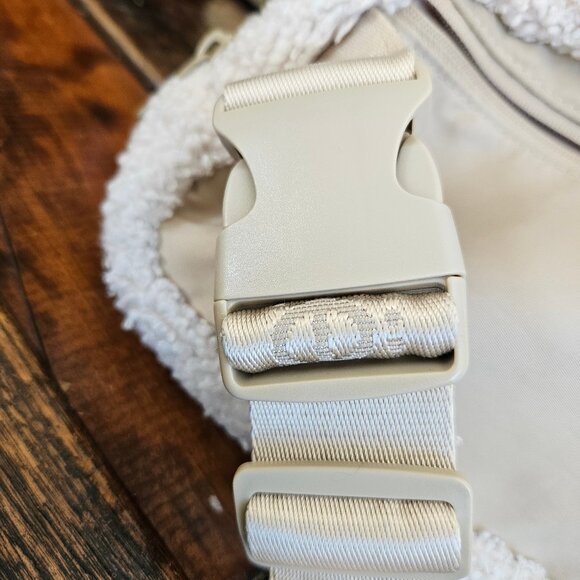 LOLE Sherpa Fleece CrossBody Bag - Picture 4 of 6